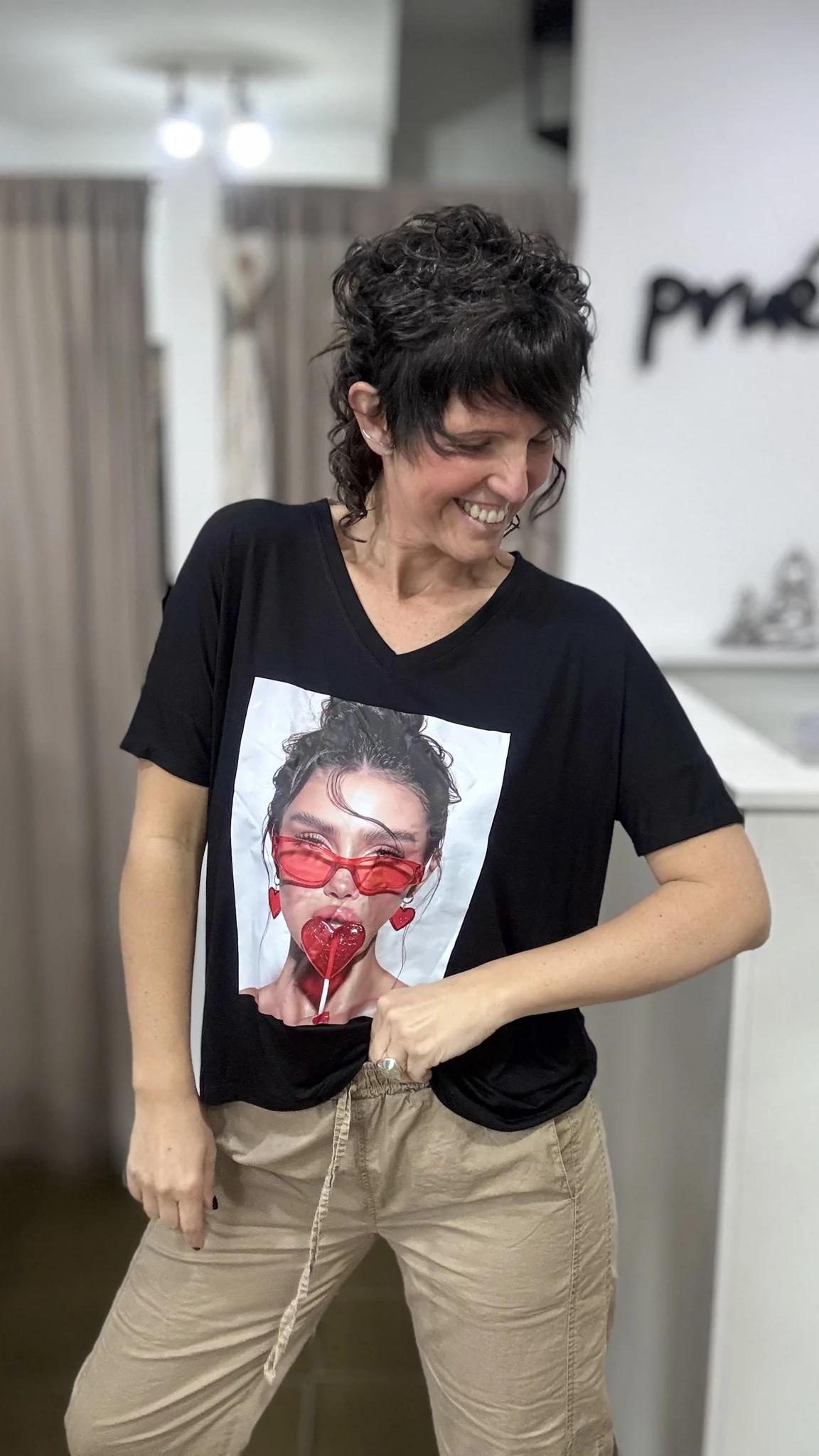 Remera chica